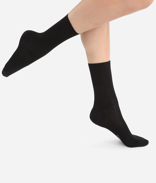 DIM Chaussettes unies noires en laine douce Femme