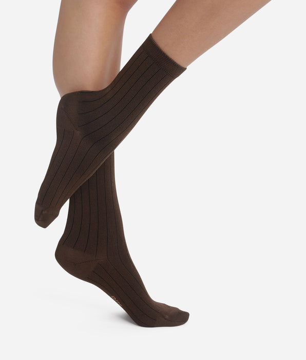 DIM Chaussettes femme côtelées en coton satiné Marron Dim Mode